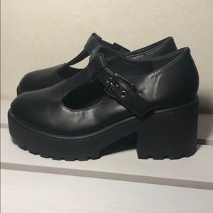Platform T-strap shoes